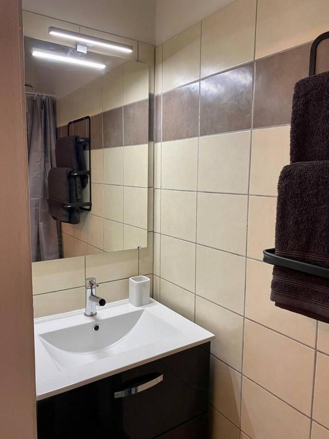 Accueillant Petit T2 Coeur De Centre Ville Lézignan-Corbières Esterno foto